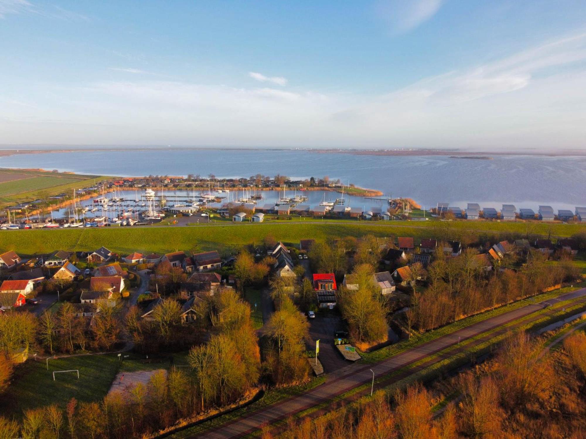 Grachthaus 6Pers House With A Private Terrace And Garden By The Lauwersmeer Villa Anjum Exteriör bild